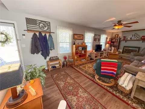 Entry Way - 2828 Sutherland Rd, Sutherland, VA 23885 photo 1 of 4