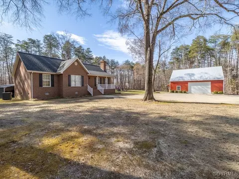 25 Pine Ridge Dr, Cumberland, VA 23040