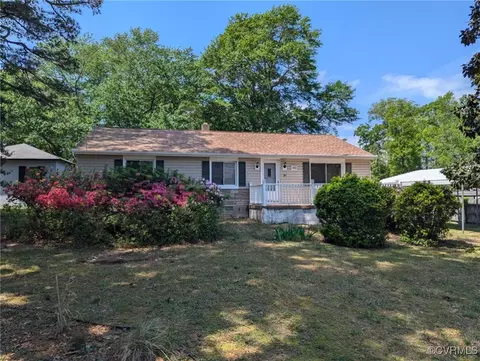 140 Broaddus Dr, Hopewell, VA 23860