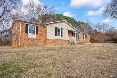 105 Thomas Cir, Farmville, VA 23901