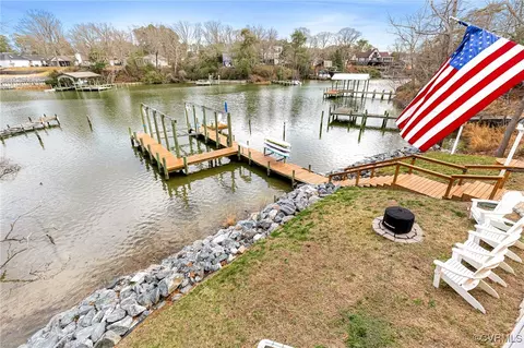 160 Creekshore Dr, Deltaville, VA 23043