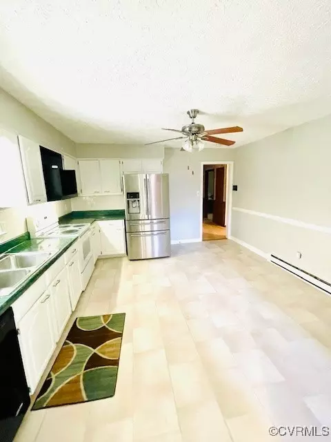 Kitchen - 2930 Delfin Rd, Midlothian, VA 23112 photo 3 of 3