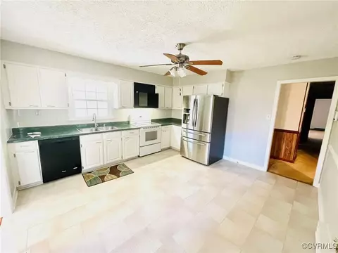 Kitchen - 2930 Delfin Rd, Midlothian, VA 23112 photo 2 of 3
