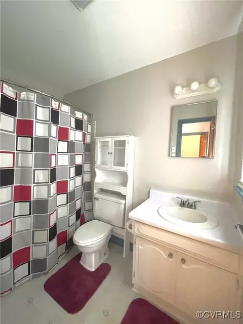Bath - 2930 Delfin Rd, Midlothian, VA 23112 photo 2 of 2