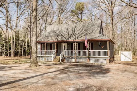 13805 Ramblewood Dr, Chester, VA 23836
