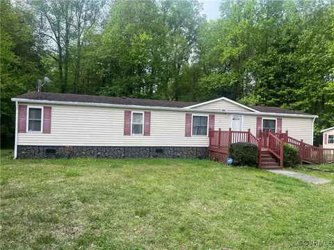 202 Savedge Ave, Wakefield, VA 23888