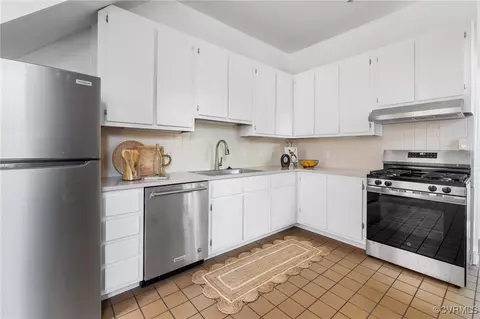 Kitchen - 2800 E Franklin St, Richmond, VA 23223 photo 2 of 2