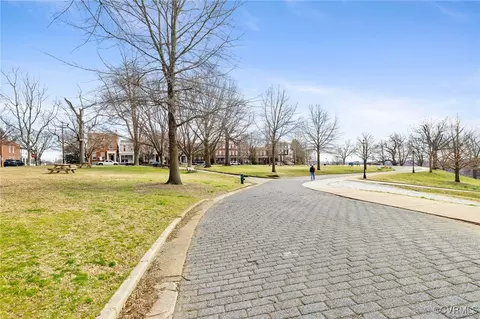 Exterior - 2800 E Franklin St, Richmond, VA 23223 photo 3 of 3