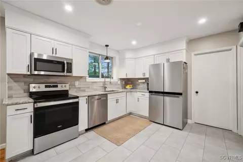 Kitchen - 11930 Duckbill Dr, Midlothian, VA 23113 photo 1 of 4