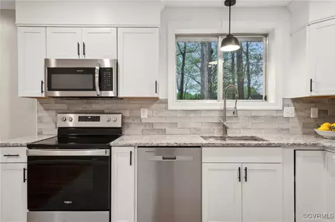 Kitchen - 11930 Duckbill Dr, Midlothian, VA 23113 photo 3 of 4