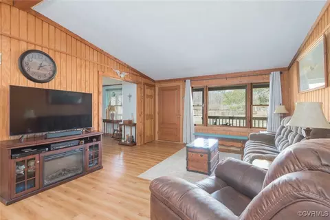 Living - 1316 General Puller Hwy, Saluda, VA 23149 photo 2 of 3