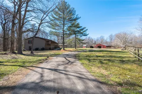 Exterior - 1316 General Puller Hwy, Saluda, VA 23149 photo 2 of 15