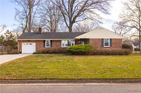 1103 Yacht Basin Dr, Colonial Heights, VA 23834