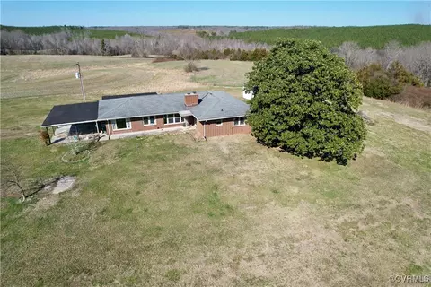 591 Barnes Ln, Blackstone, VA 23824