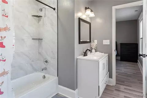 Bath - 206 E 33rd St, Richmond, VA 23224 photo 5 of 7