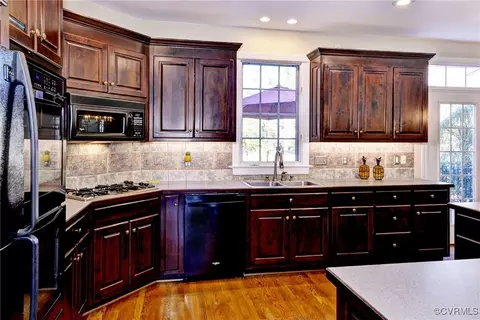 Kitchen - 109 Huntercombe, Williamsburg, VA 23188 photo 3 of 4