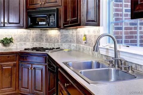 Kitchen - 109 Huntercombe, Williamsburg, VA 23188 photo 2 of 4