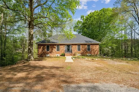 7412 Shoreline Dr, Quinton, VA 23141
