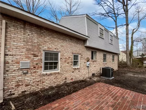 Exterior - 11617 Olde Coach Dr, Midlothian, VA 23113 photo 2 of 2