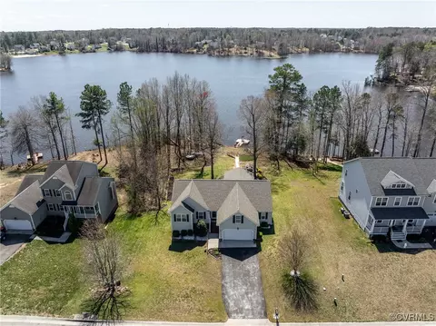 22281 Jordan Heights Dr, North Dinwiddie, VA 23803