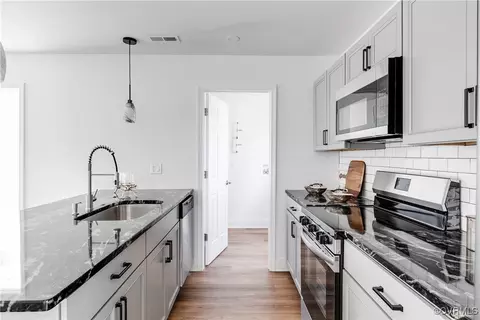 238 St Matthew St, Petersburg, VA 23803