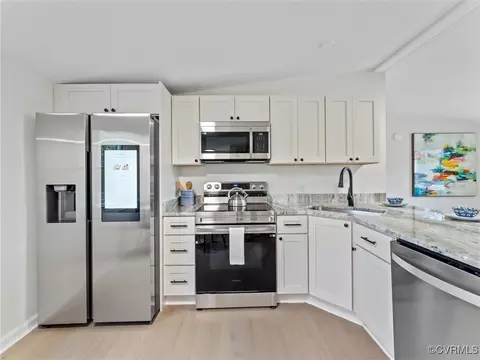 Kitchen - 8519 Claiborne Rd, Sutherland, VA 23885 photo 2 of 4