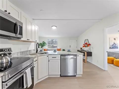 Kitchen - 8519 Claiborne Rd, Sutherland, VA 23885 photo 3 of 4