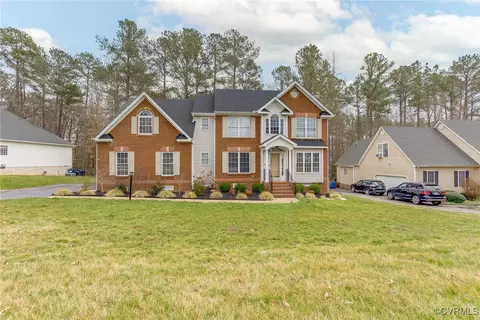 5330 Nairn Ln, Chester, VA 23831