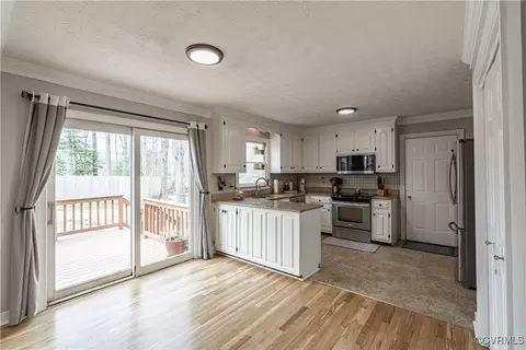Kitchen - 7724 Flag Tail Dr, Midlothian, VA 23112 photo 6 of 6
