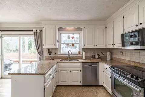 Kitchen - 7724 Flag Tail Dr, Midlothian, VA 23112 photo 1 of 6