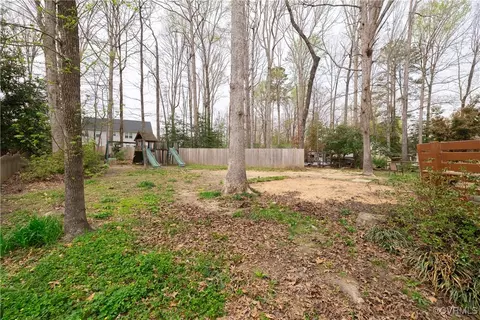 Exterior - 7724 Flag Tail Dr, Midlothian, VA 23112 photo 5 of 9