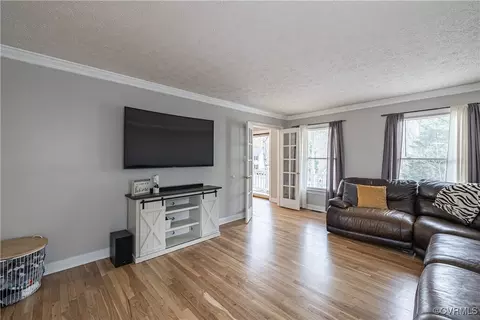 Living - 7724 Flag Tail Dr, Midlothian, VA 23112 photo 1 of 2