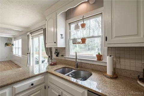 Kitchen - 7724 Flag Tail Dr, Midlothian, VA 23112 photo 5 of 6
