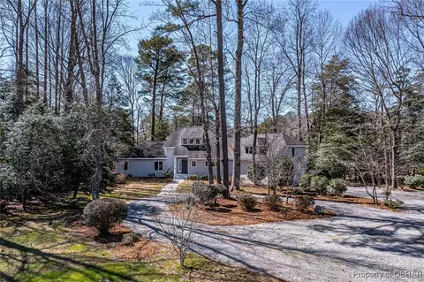 99 Mariners Watch Ln, Kilmarnock, VA 22482