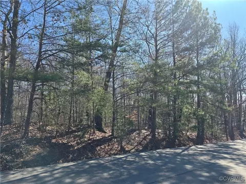 13525 Evelyn Dr, Chester, VA 23831