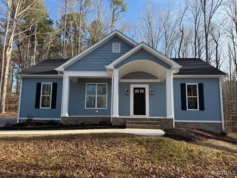 228 Beachcliff Rd, Blackstone, VA 23824