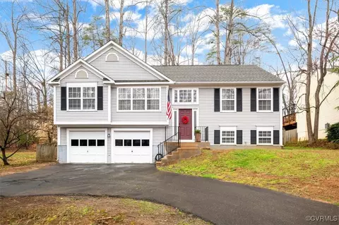 8 Acacia Ct, Fredericksburg, VA 22405