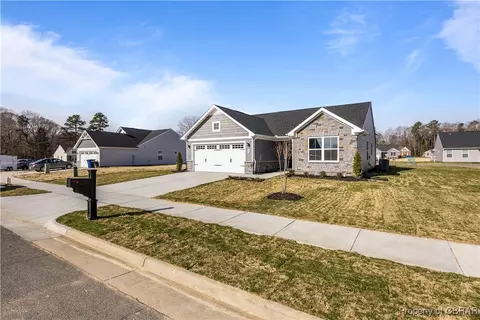 93 Grace Hill Cir, Kilmarnock, VA 22482