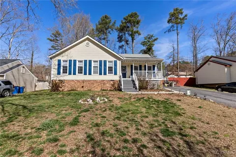 2930 Sand Hills Dr, Chester, VA 23831