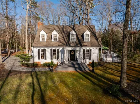 9741 Bending Oak Dr, Midlothian, VA 23112