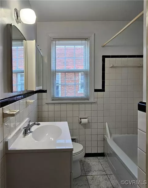 Bath - 3410 Stuart Ave, Richmond, VA 23221 photo 2 of 3