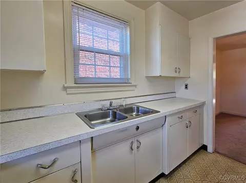 Kitchen - 3410 Stuart Ave, Richmond, VA 23221 photo 3 of 5