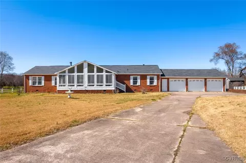 18436 Wakefield Rd, Courtland, VA 23837