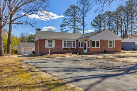 7992 Meadow Dr, Mechanicsville, VA 23111