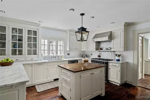 10700 Darby Cir, Midlothian, VA 23113 photo 5