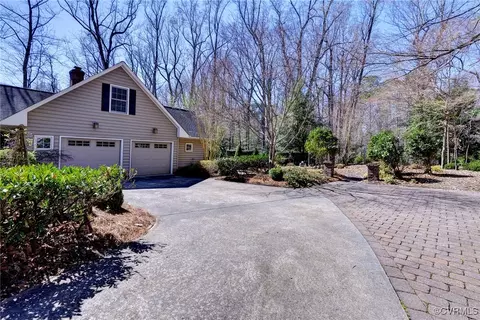 Exterior - 113 Pinepoint Rd, Williamsburg, VA 23185 photo 9 of 22