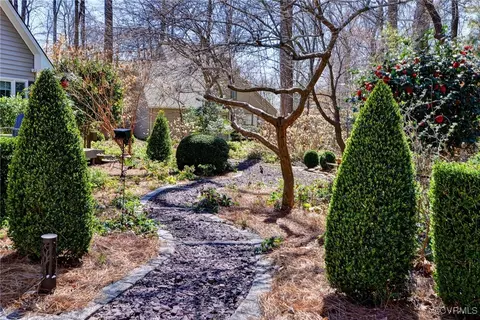 Exterior - 113 Pinepoint Rd, Williamsburg, VA 23185 photo 14 of 22