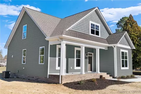 33 Oakland, Kilmarnock, VA 22482