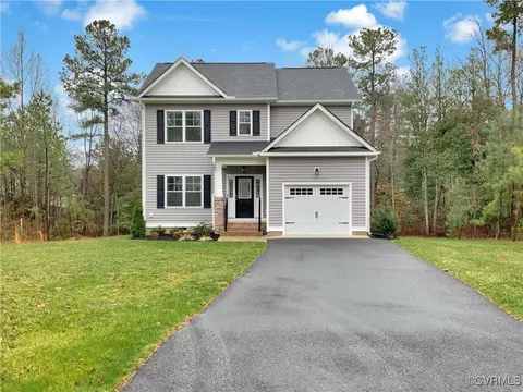 2206 White Oak Cir, Aylett, VA 23009