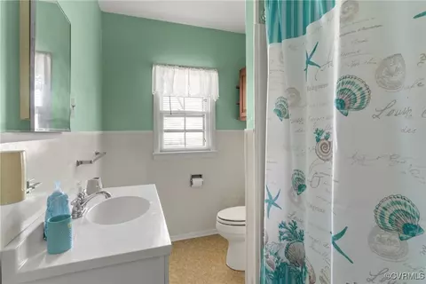 Bath - 36 Second St, Lancaster, VA 22503 photo 1 of 1